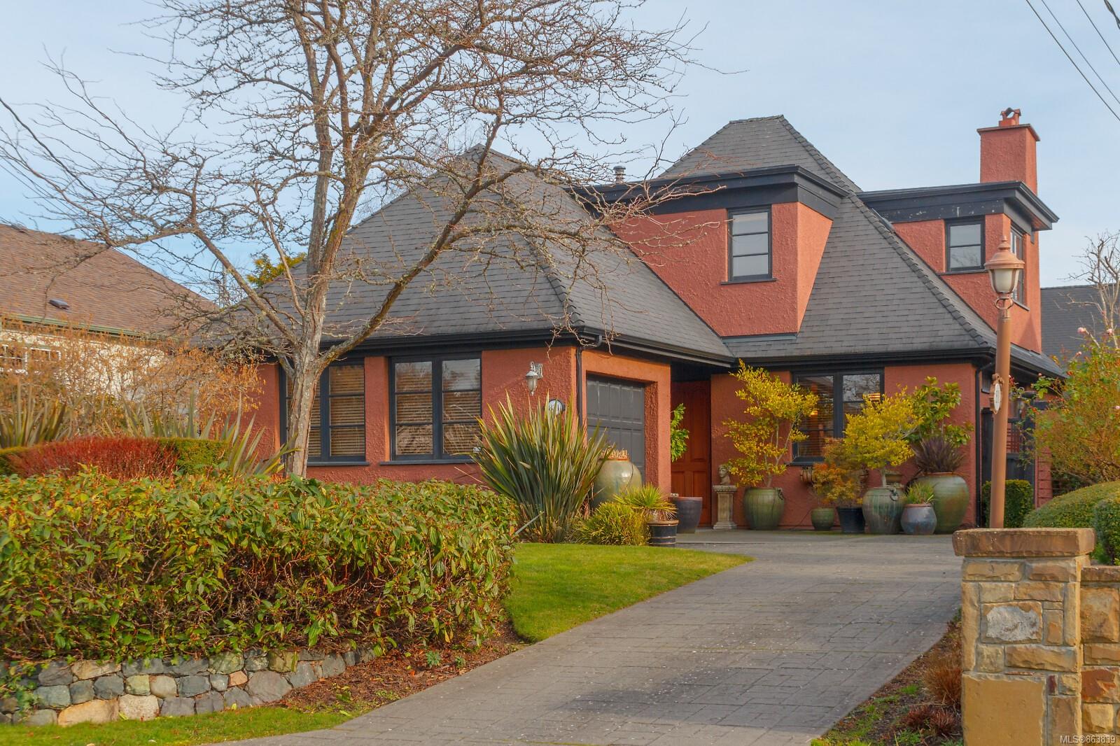 831 Linkleas Ave, Oak Bay BC V8S 5C4