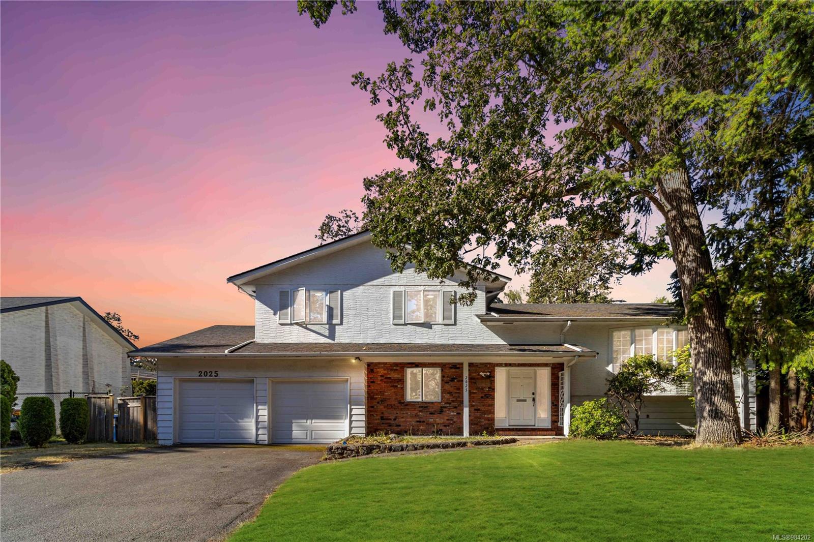 2025 Cedar Hill Cross Rd, Oak Bay BC V8P 2R5