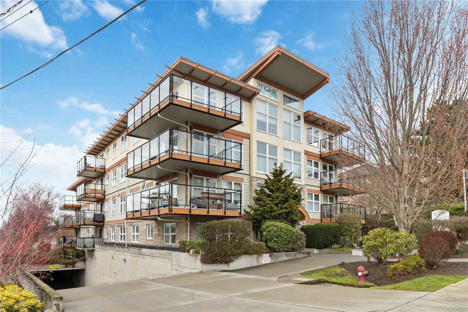 2940 Harriet Rd # 406, Saanich BC V9A 1T3