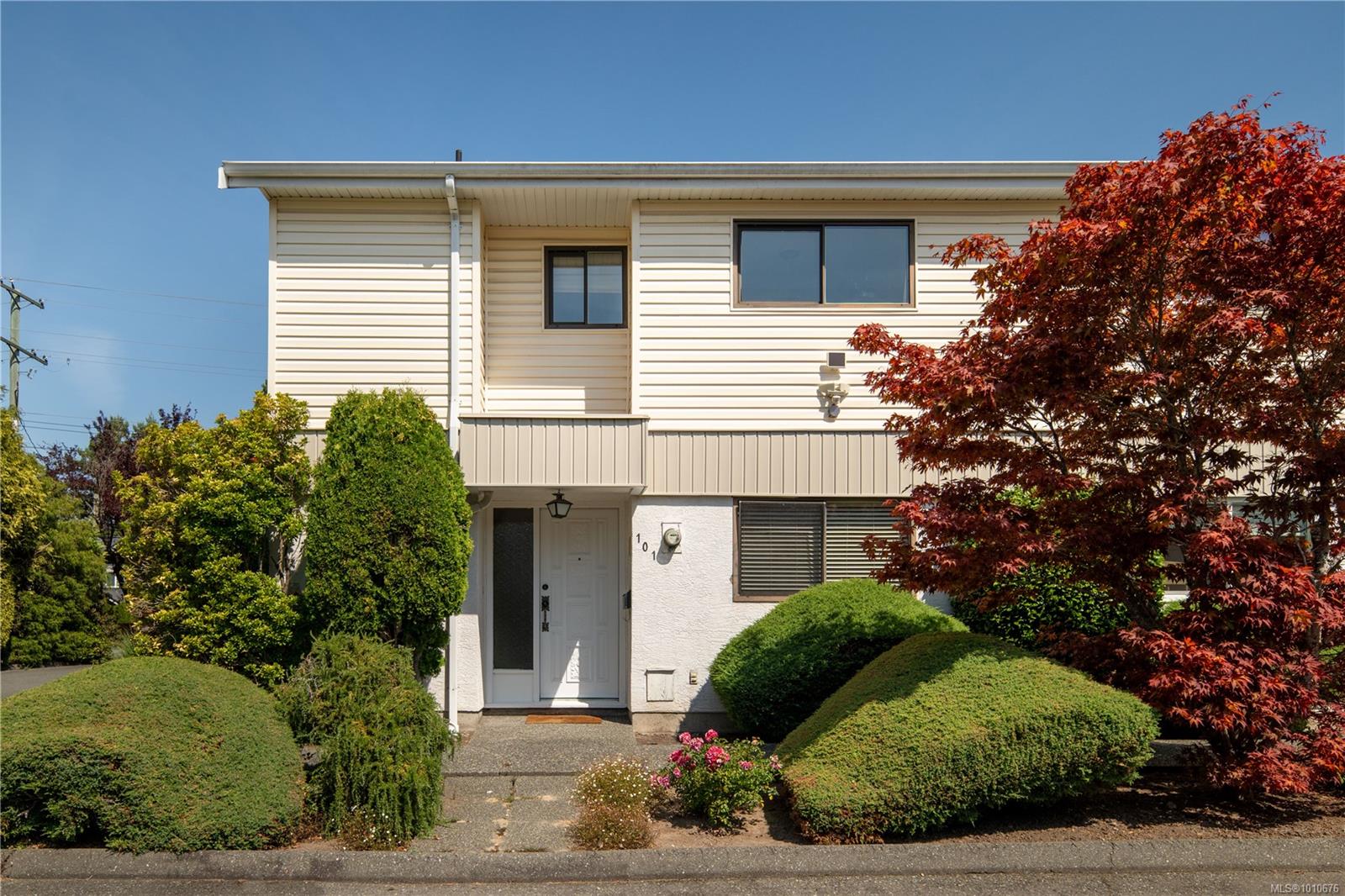 1709 McKenzie Ave # 101, Saanich BC V8N 1A6