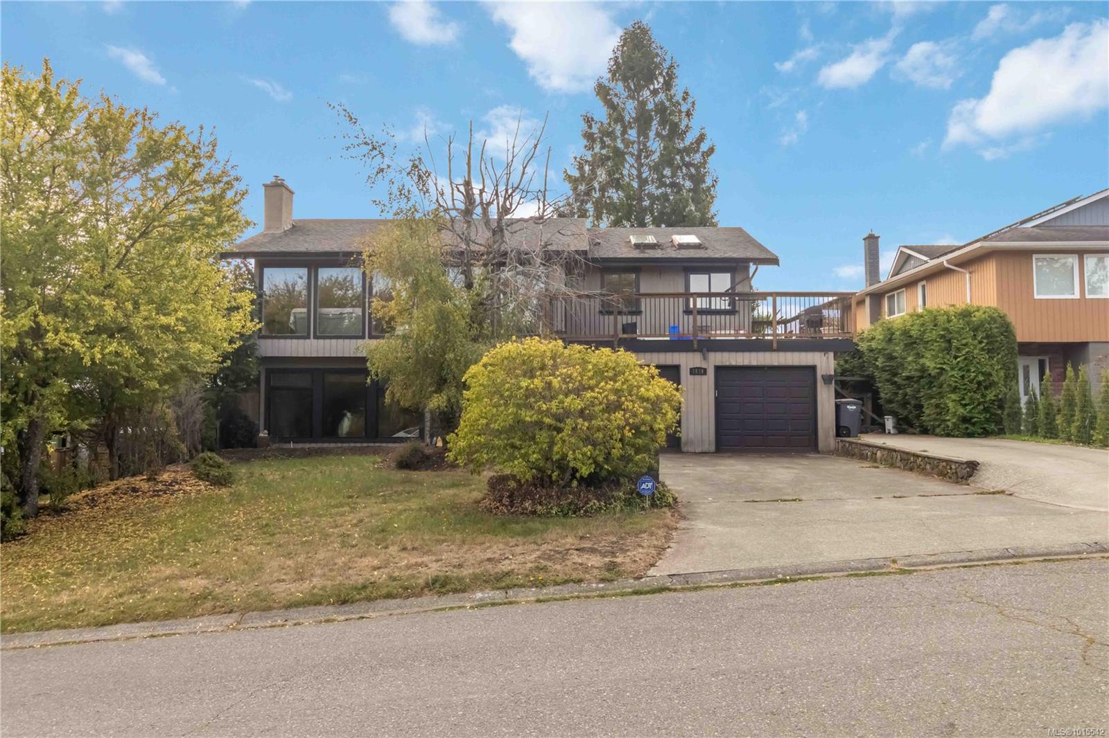 1619 Barksdale Dr, Saanich BC V8N 5A8